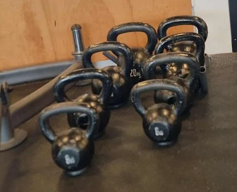 Kettlebells og styrketræningsudstyr i Viktorijas træningscenter
